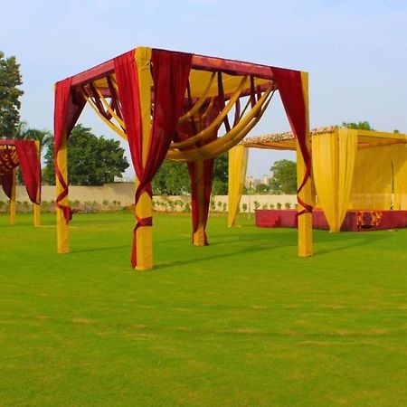 Villa Wedlock Farms - Events Venue à Gurgaon Extérieur photo